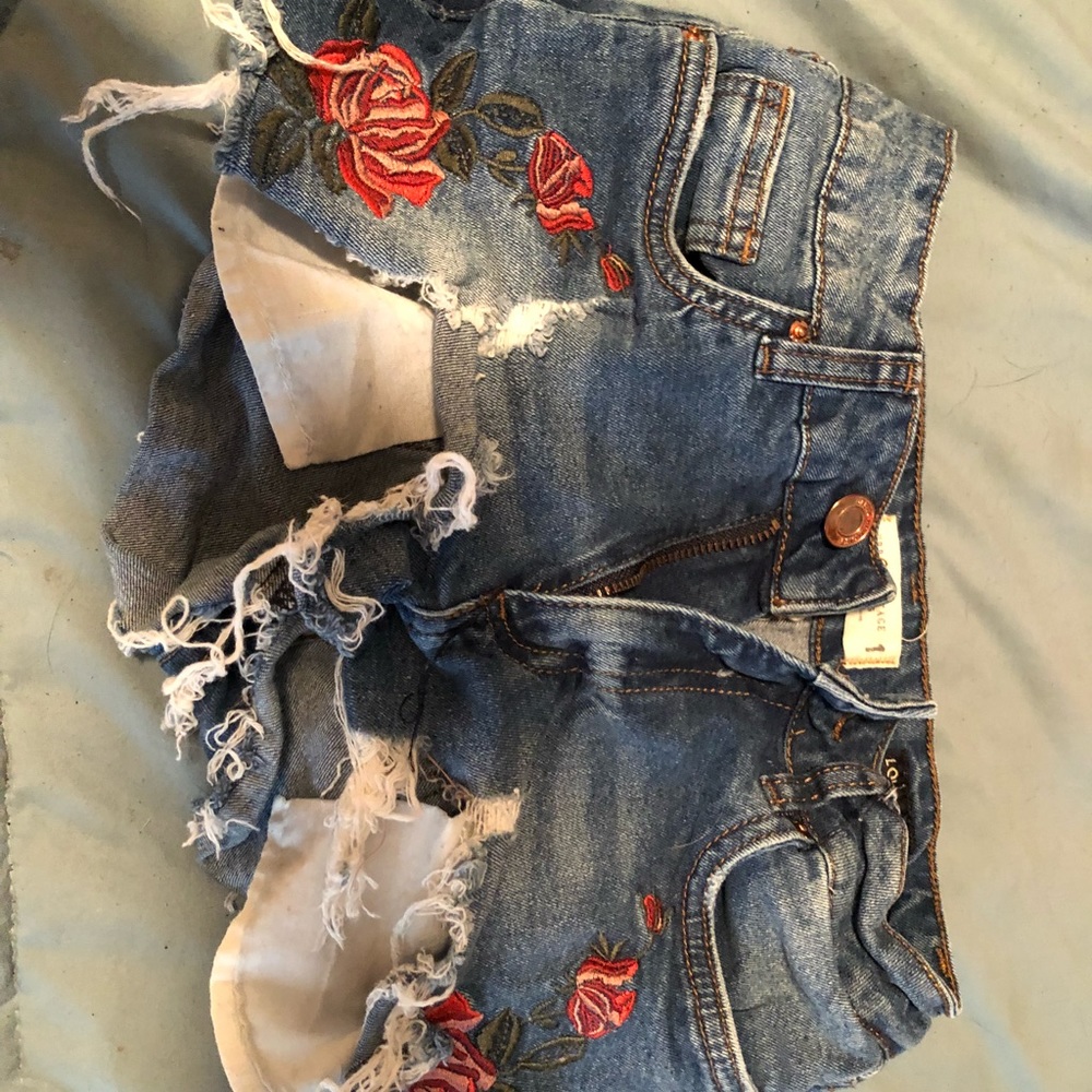 Super ripped rose shorts